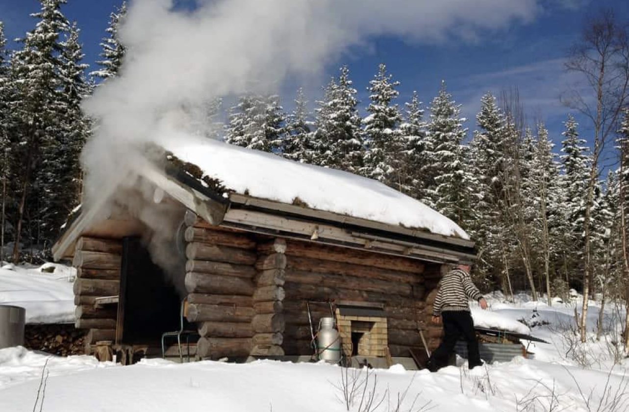 Aa Røykebadstua In Winter Brattlia Økogård