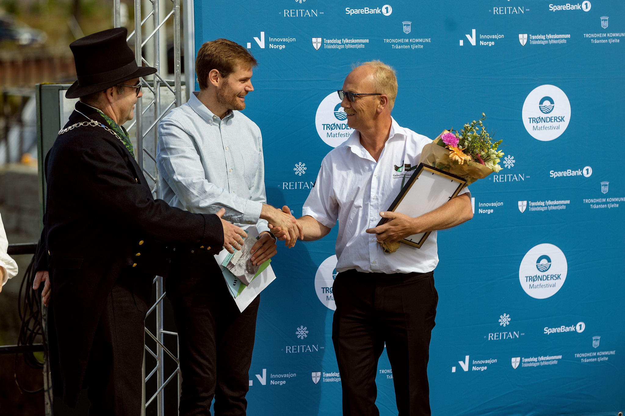 54691307608 E79e547c7a K